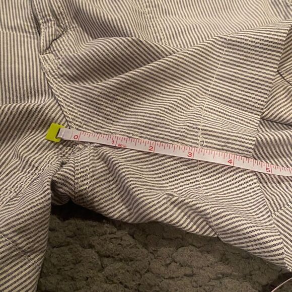 Levi’s Strip Shorts - Picture 12 of 13